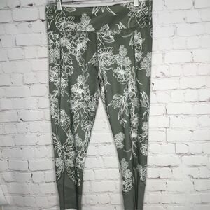 Yogo Athletic Women’s Green/White Gym Yoga Running Capri Cropped Leggings Size L